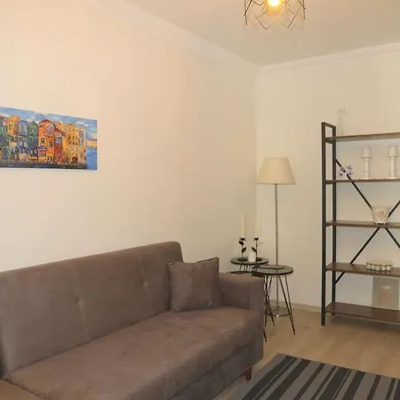 2br House 7 Min To Ramada Osmanbey Apartment *